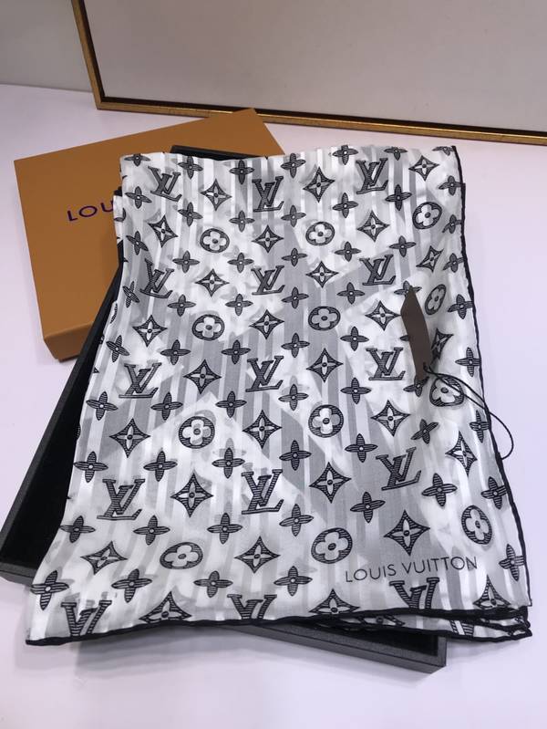 Louis Vuitton Scarf LVC00595